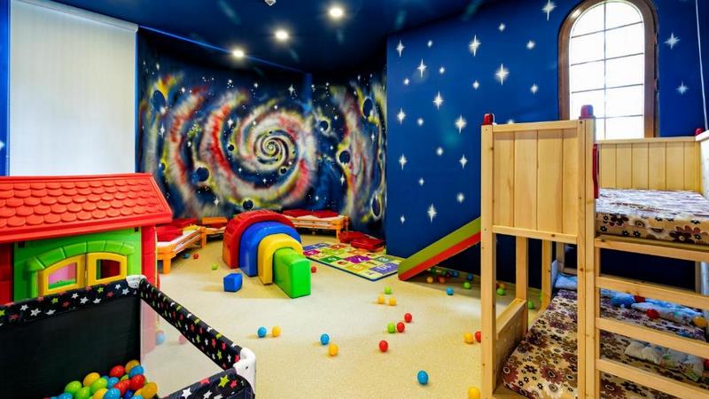 CHILDREN'S PLAYROOM-MIRACLE
